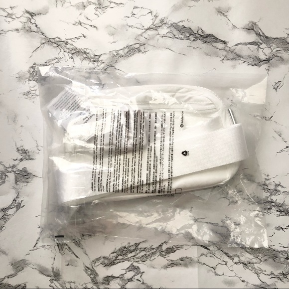 Lululemon Everywhere Belt Bag Extended Strap Version White - Picture 7 of 7